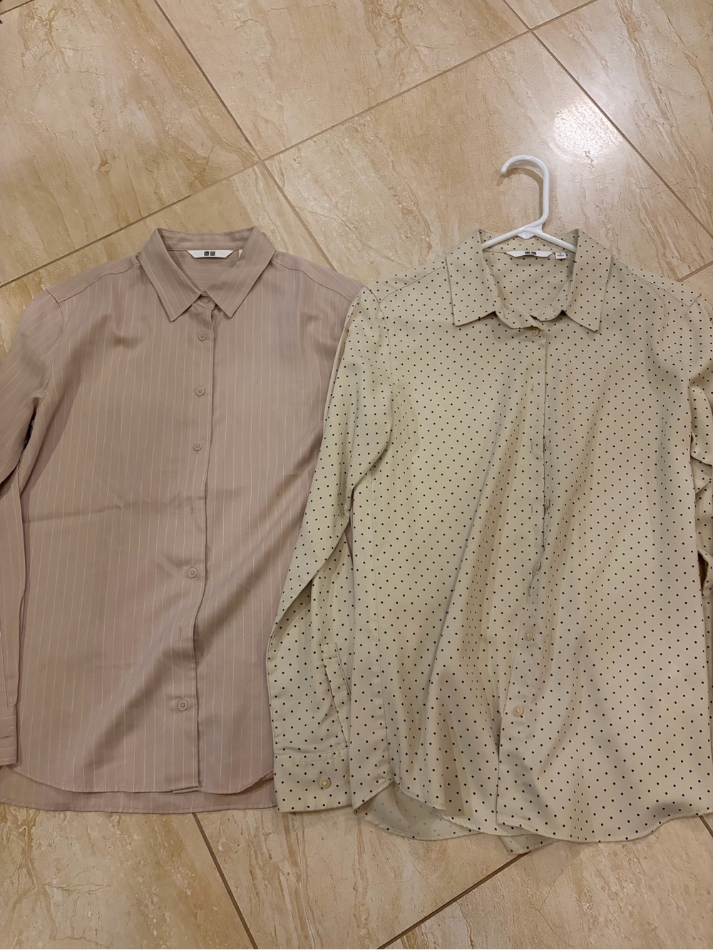 Uniqlo Women's Button-Down Shirts - Light Taupe & Cream Polka Dot
